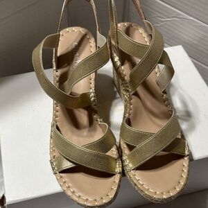 Charles David Gold Espadrille Sandals. EUC
